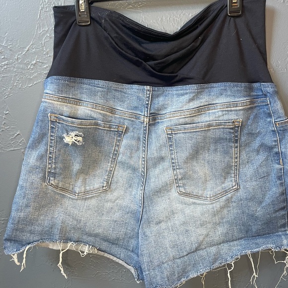 Isabel Maternity Distressed Denim Shorts – Size 16 - Picture 3 of 3